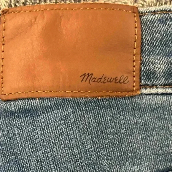 Madewell Highrise 10” Skinny Jeans Size 24P. 4 Button Closure. Rough Hem. - Picture 6 of 12